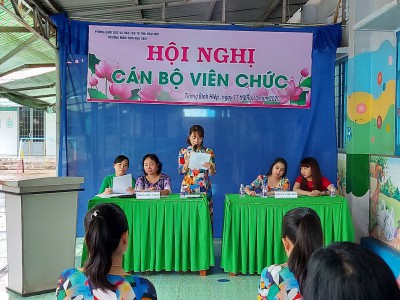 HÔI NGHI CBCNVC HOA SEN