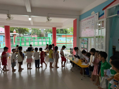 TRƯỜNG MN CHÁNH HIỆP KHÁM VÉT SỨC KHỎE CHO CÁC BÉ