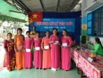 Trao thưởng cho các cá nhân có thành tích trong năm học 2017-2018