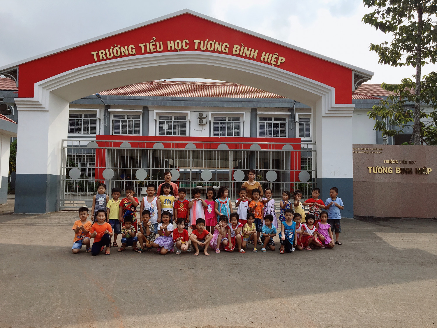 CÁC BÉ THAM QUAN TRƯỜNG TIỂU HỌC