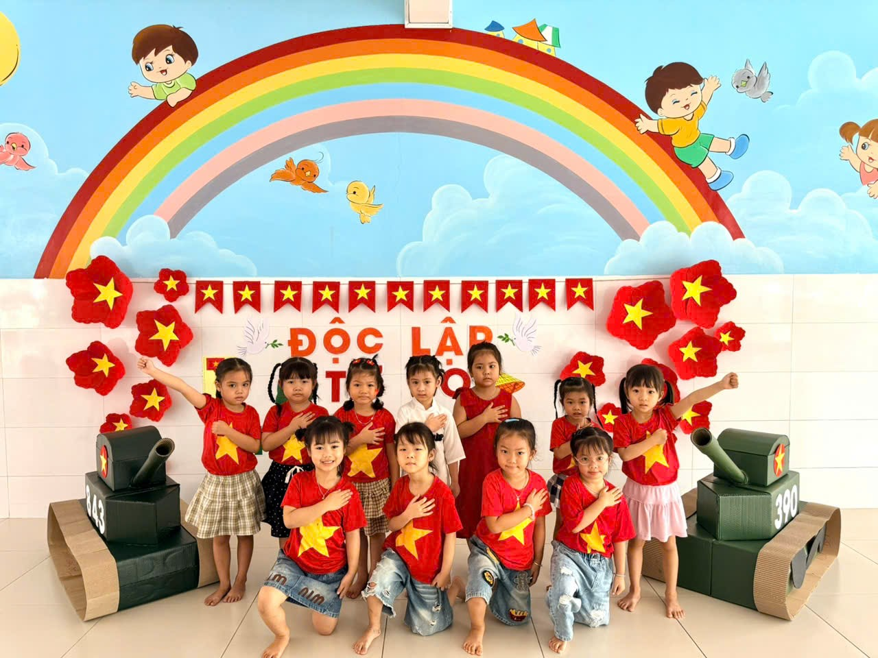 KỶ NIỆM NGÀY 30/4 – 1/5 TẠI TRƯỜNG MẦM NON HOA SEN